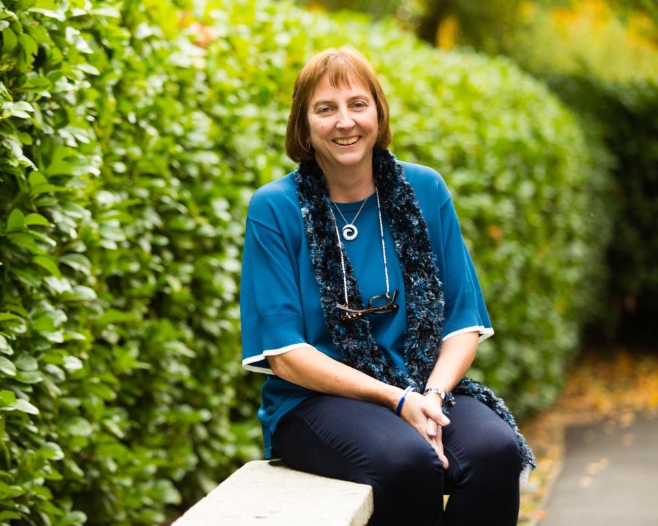 Dr Elizabeth Carmody